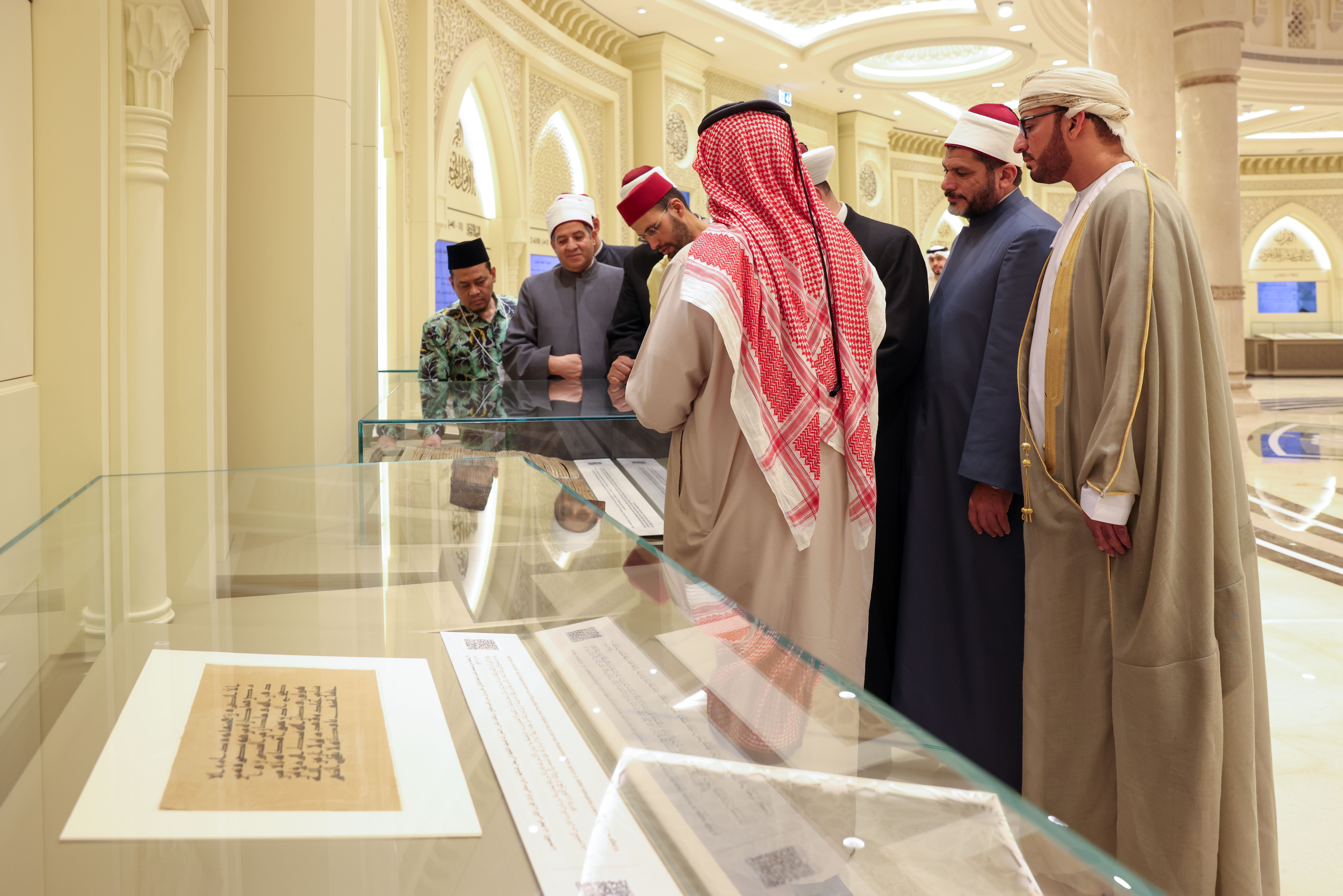 أشاد أصحاب الفضيلة العلماء ضيوف صاحب السموّ رئيس الدولة ،حفظه الله، بالدور الريادي لمجمع القرآن الكريم بالشارقة