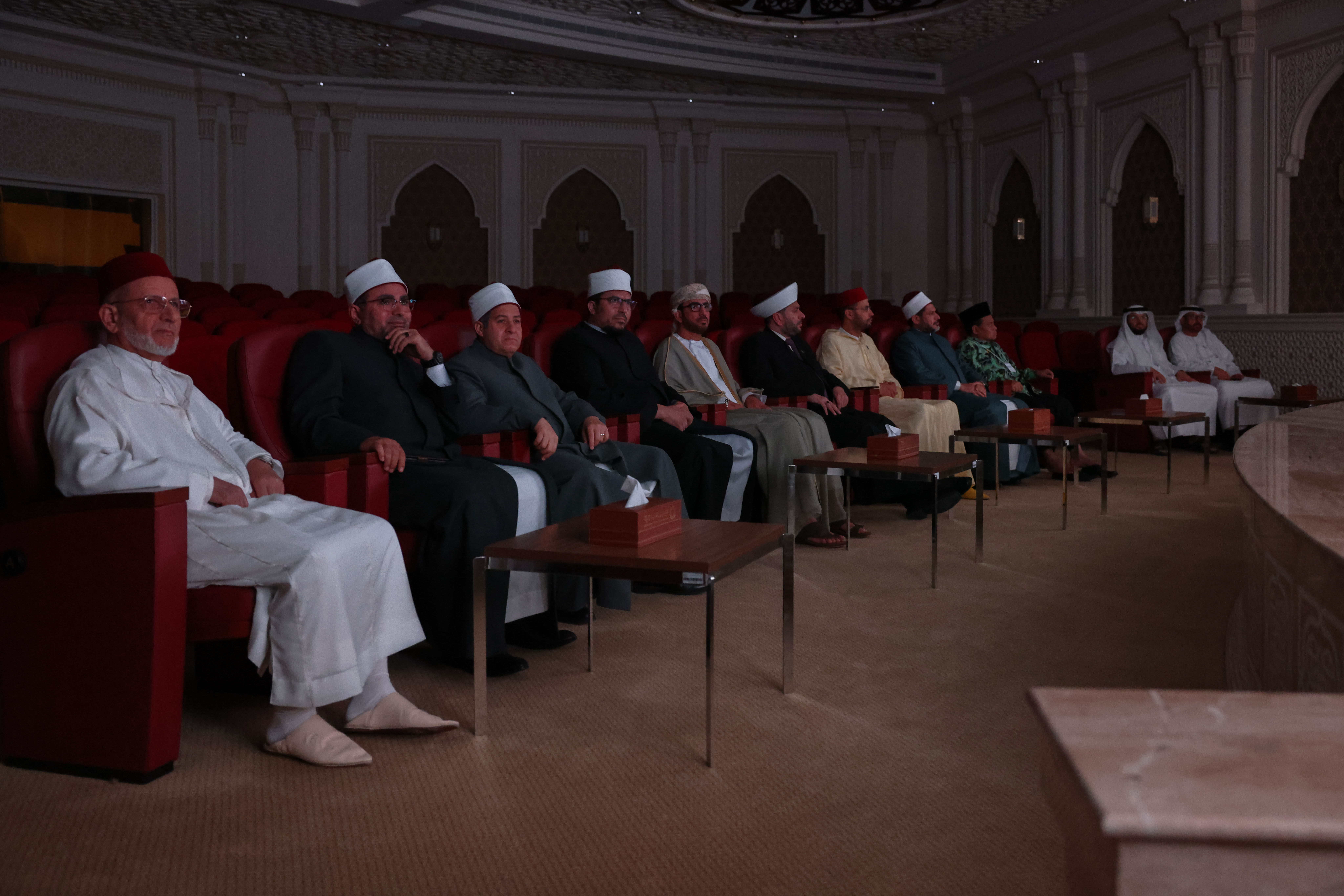 أشاد أصحاب الفضيلة العلماء ضيوف صاحب السموّ رئيس الدولة ،حفظه الله، بالدور الريادي لمجمع القرآن الكريم بالشارقة