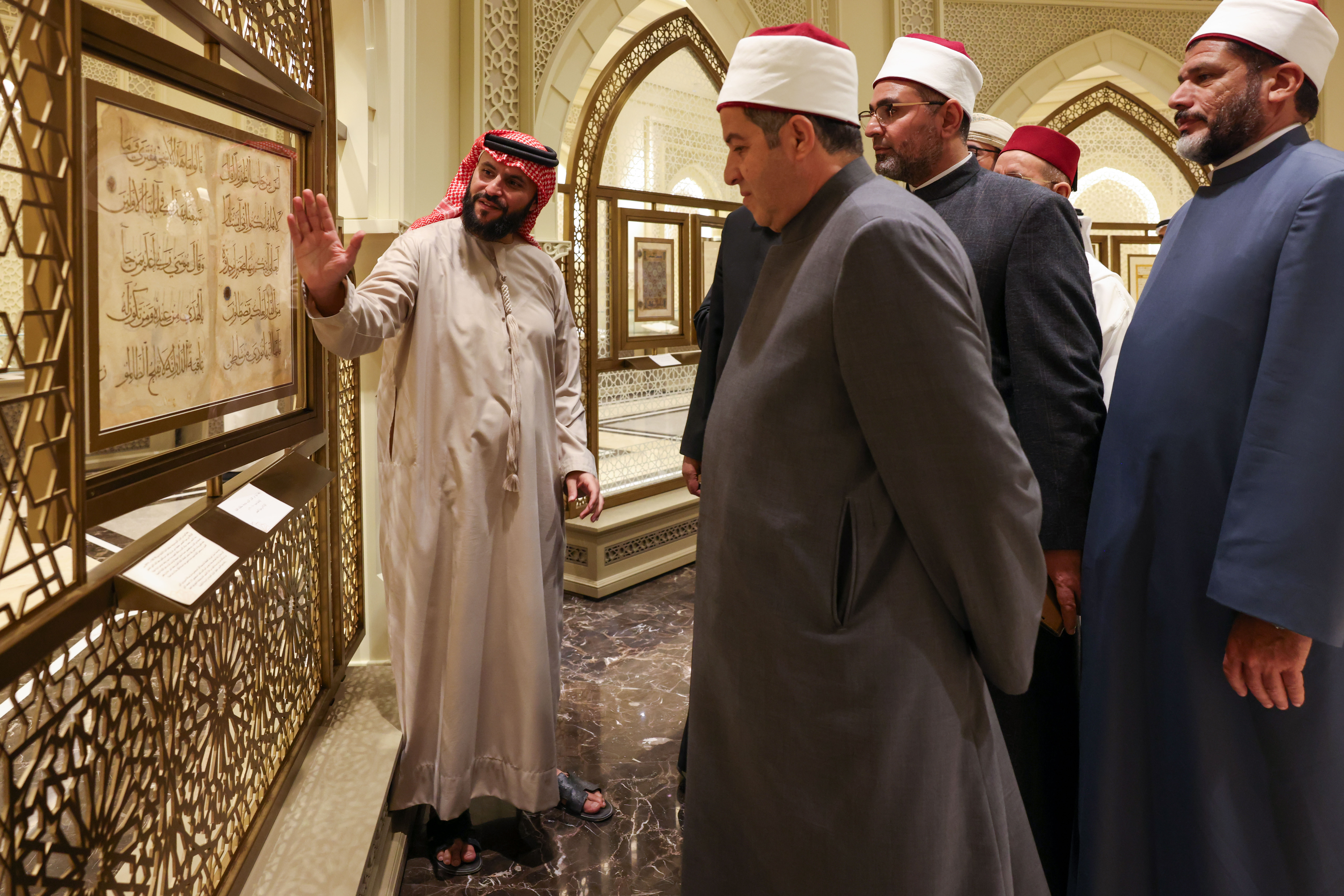 أشاد أصحاب الفضيلة العلماء ضيوف صاحب السموّ رئيس الدولة ،حفظه الله، بالدور الريادي لمجمع القرآن الكريم بالشارقة