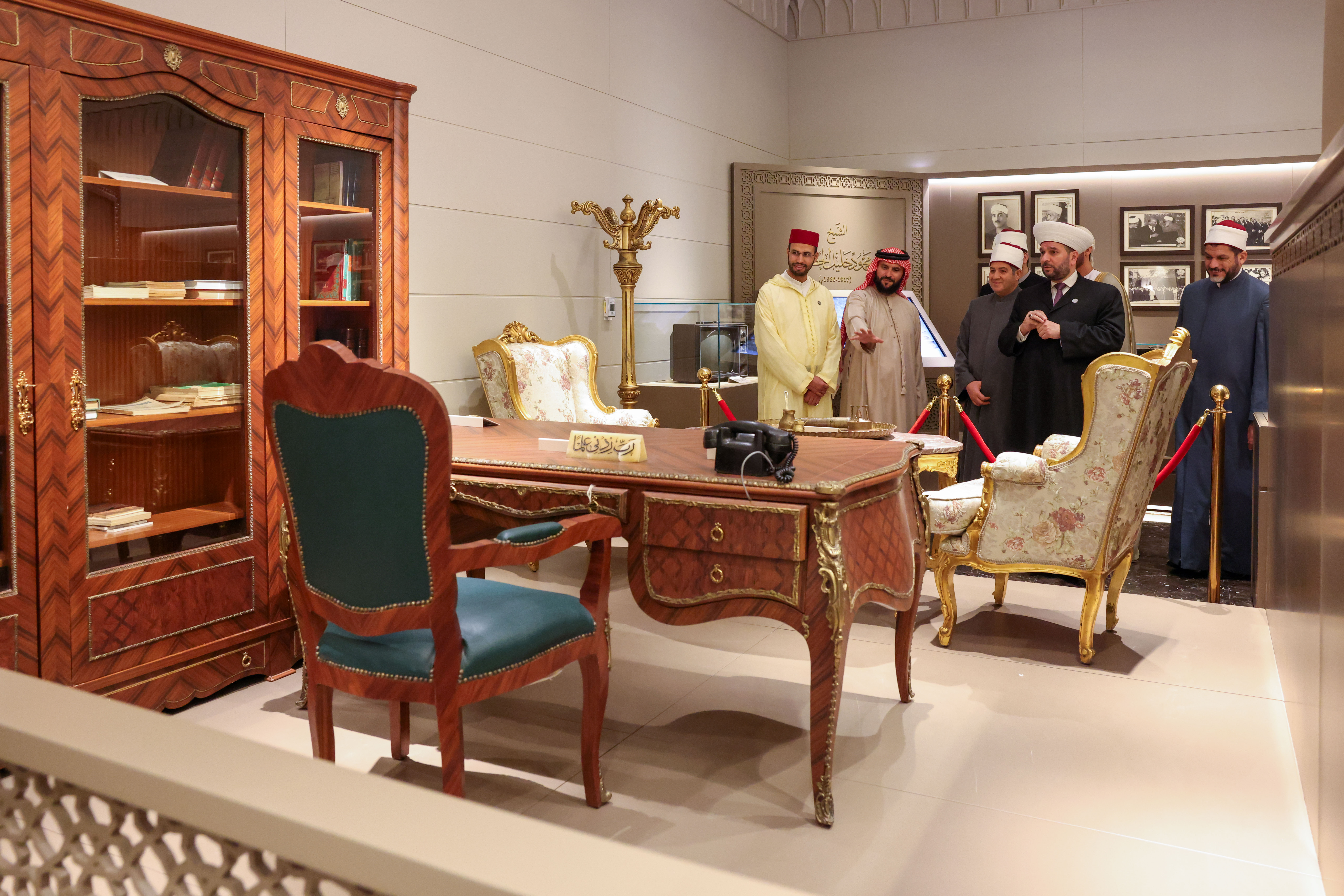 أشاد أصحاب الفضيلة العلماء ضيوف صاحب السموّ رئيس الدولة ،حفظه الله، بالدور الريادي لمجمع القرآن الكريم بالشارقة