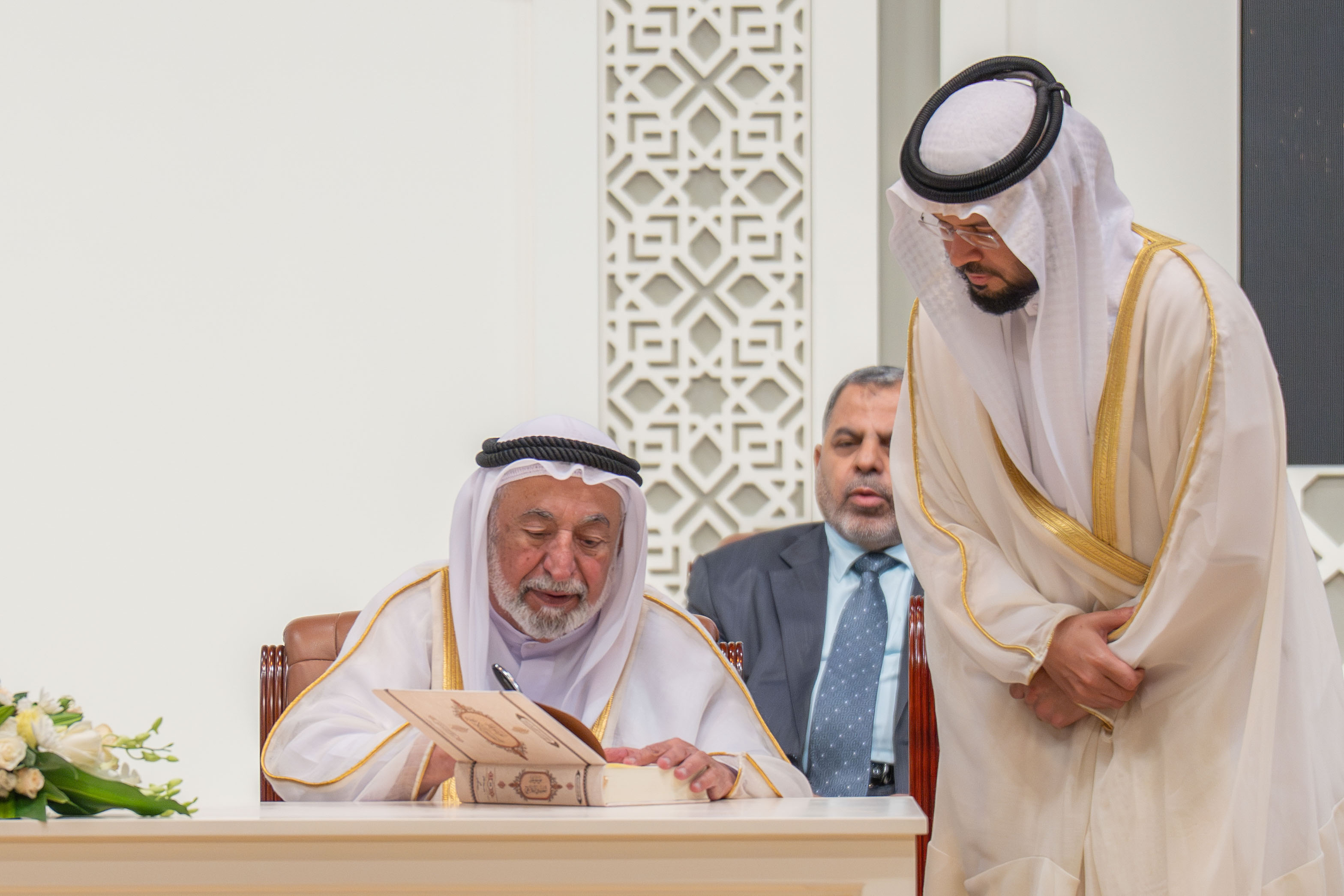 شهد صاحب السموّ الشيخ الدكتور سلطان بن محمد القاسمي، عضو المجلس الأعلى، حاكم الشارقة، صباح اليوم الأربعاء، حفل تخريج الدفعة السادسة من القرّاء مُجازي مجمع القرآن الكريم بالشارقة