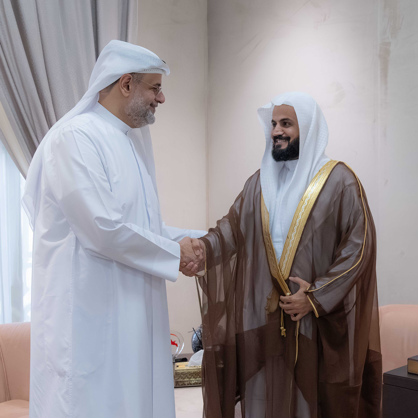 ولي عهد الشارقة يستقبل القارئ رعد الكردي