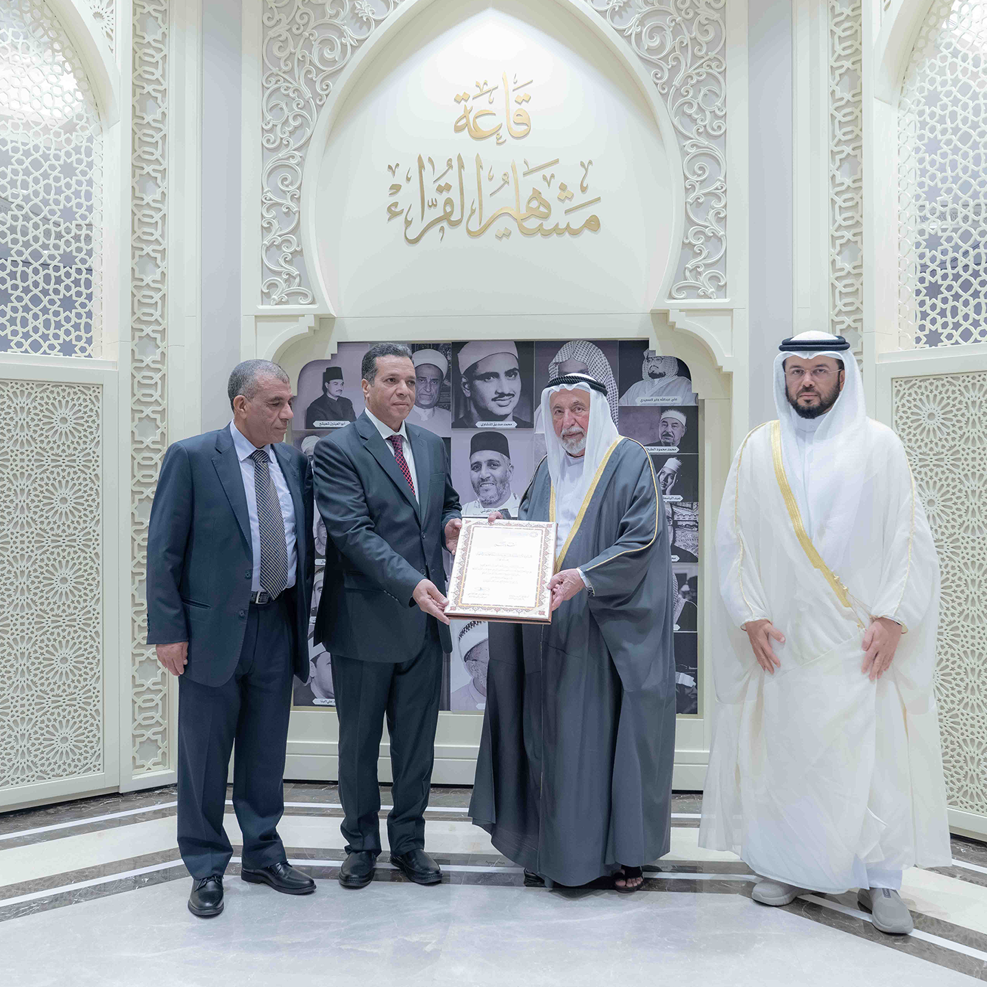 حاكم الشارقة يستقبل أبناء القارئ عبدالباسط عبدالصمد ويطلق التطبيق الإلكتروني "المعين"
